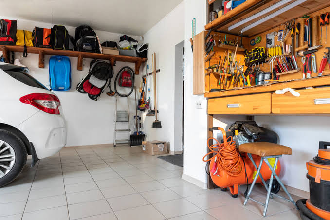 Garage cleanout service