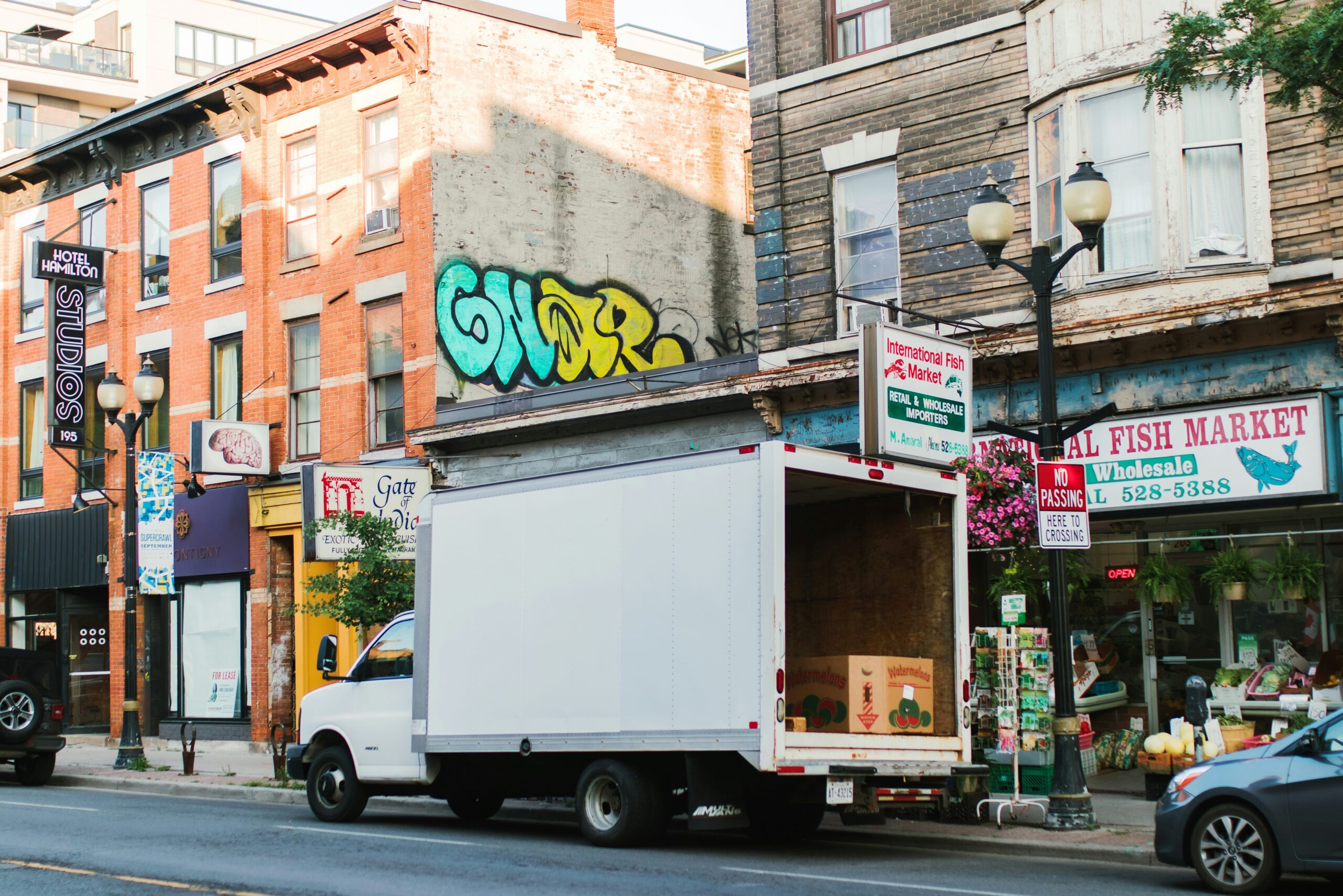 We Show Up with the Right Truck